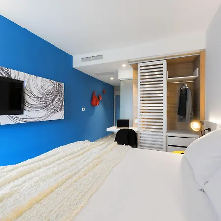 Готель Pharos Hvar Bayhill 4*