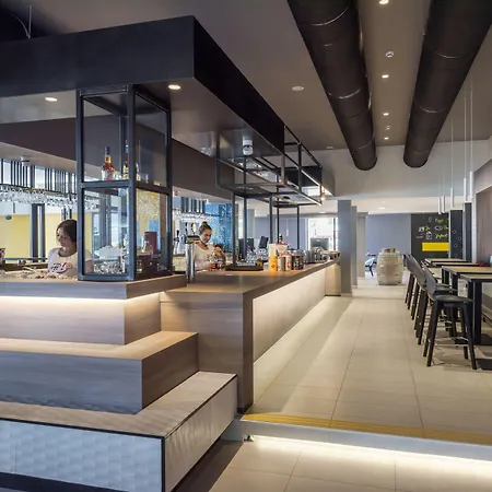 Pharos Hvar Bayhill Готель 4*