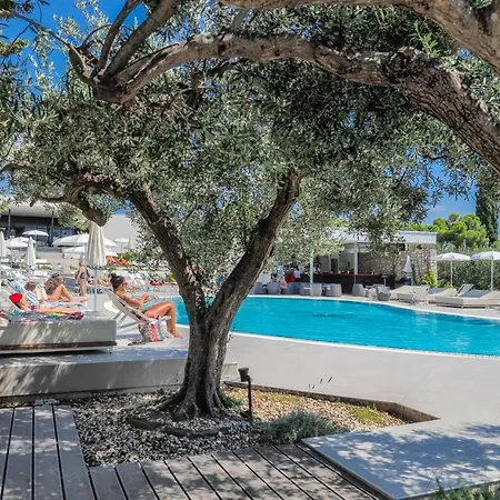 Готель Pharos Hvar Bayhill 4*