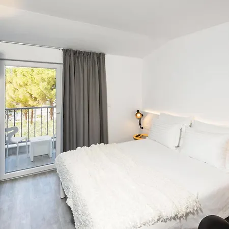 Pharos Hvar Bayhill 3* חוואר
